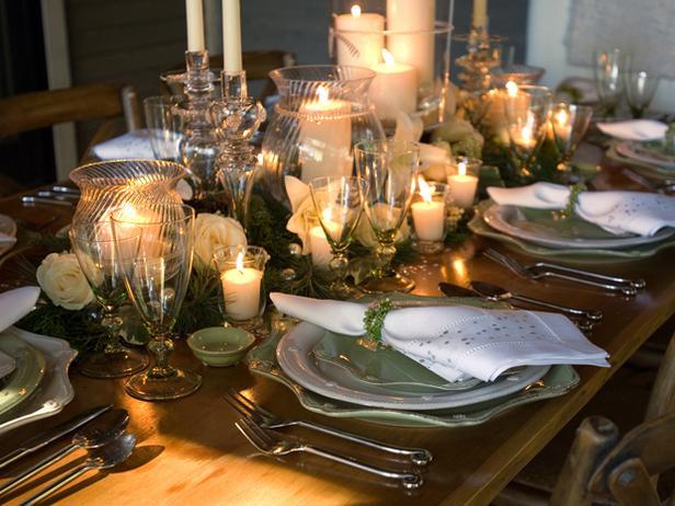 Traditional Trimmings -36 Eye-Catching Ideas for a Holiday Table 