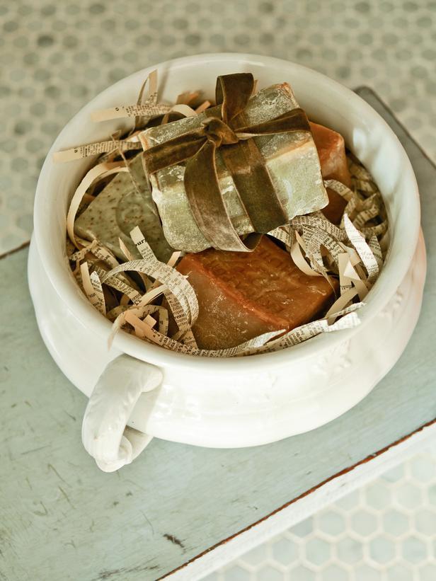 Chamber Pots-Vintage Christmas Ideas for a Holiday Table Setting