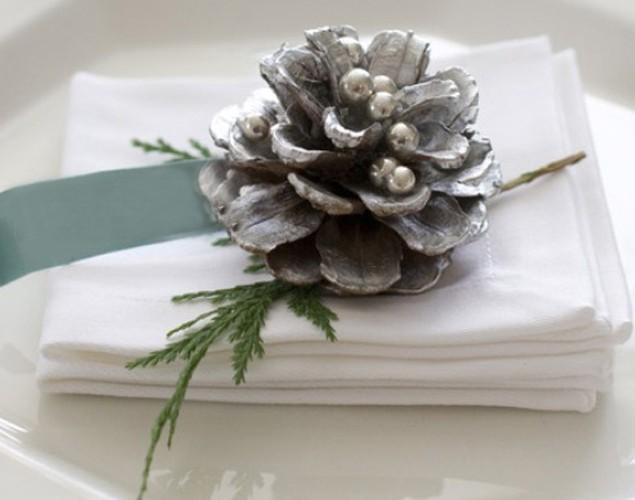 Add a Classic Touch to Your Christmas Table Decorations