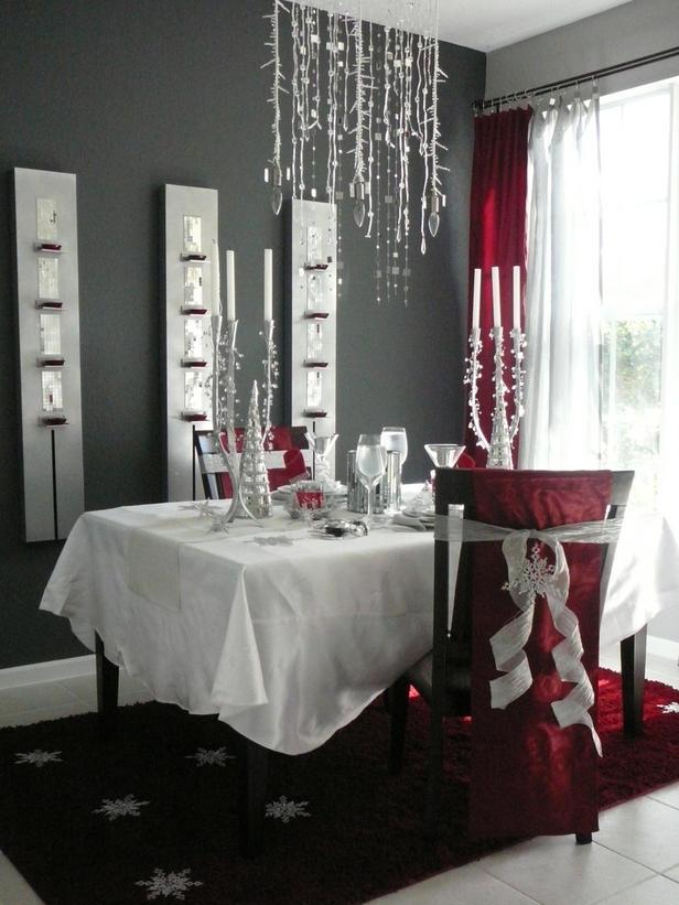  Contemporary small dining room decorated for Christmas - 24 Dazzling Settings for a Sparkling Holiday Night