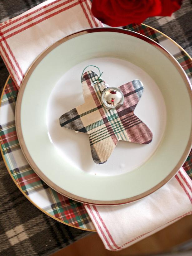 Dark-toned wool tartan tablecloth - Christmas Table Decoration Ideas