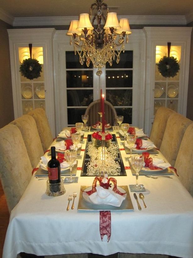 Glamorous Christmas Eve table arrangement - 24 Dazzling Settings for a Sparkling Holiday Night