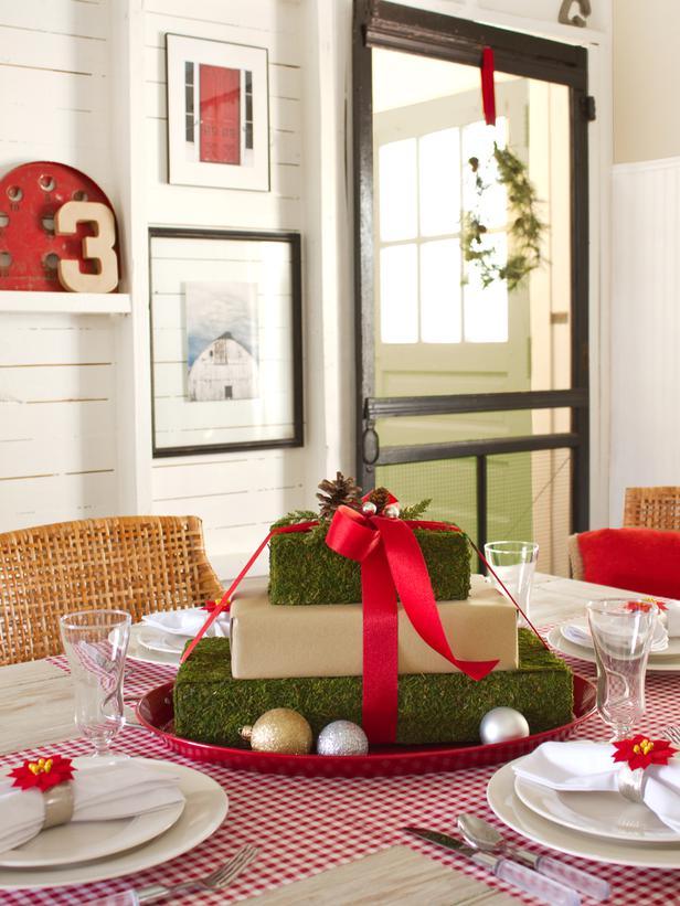 Mossy Gift Box Centerpiece -36 Eye-Catching Ideas for a Holiday Table 