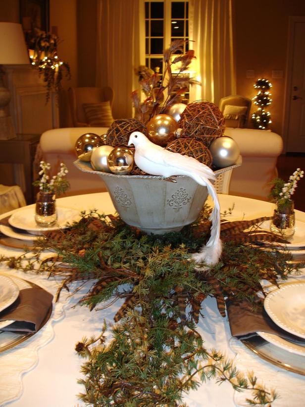 Natural-inspired Christmas table centerpiece - 24 Dazzling Settings for a Sparkling Holiday Night