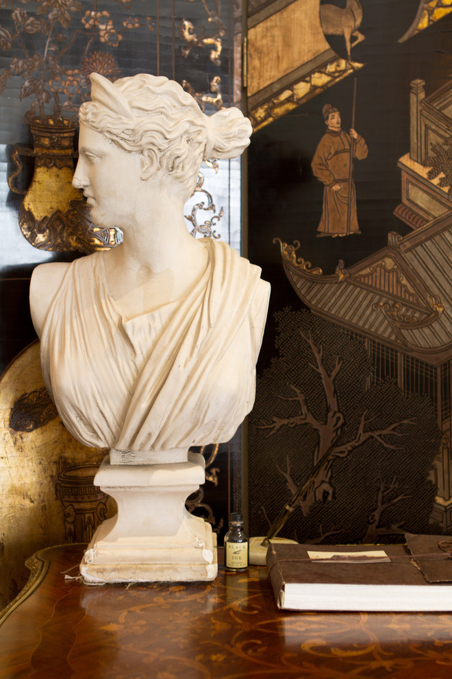 A classic bust used for decoration for Valentine's day - Create an Atmosphere for Saint Valentine's Day