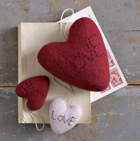 Felt Hearts - 19 Amazing Valentine's Day Home Decorating Ideas