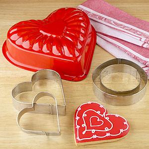 Heart Cake Mold & Cookie Cutters - 19 Amazing Valentine's Day Home Decorating Ideas