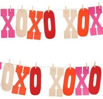 Hugs & Kisses Garland Kit -19 Amazing Valentine's Day Home Decorating Ideas