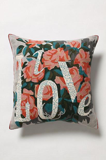 Live Love Pillow- 19 Amazing Valentine's Day Home Decorating Ideas