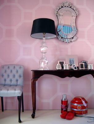 Red and pink Saint Valentine's setting - 50 Creative Home Decorating Ideas