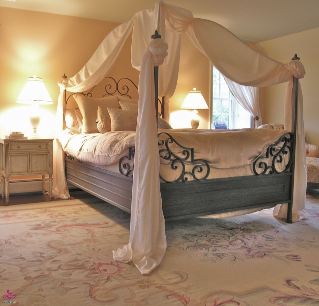 Romantic bedroom with canopy for a sensual love night -15 Tips for a Valentine's Day Interior