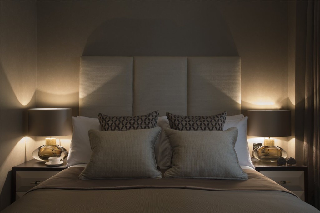 Romantic bedroom soft lighting - 15 Tips for a Valentine's Day Interior