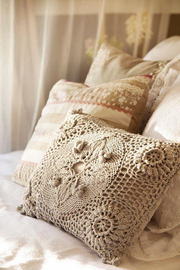 Vintage romantic bedroom pillows for an unique setting - 15 Tips for a Valentine's Day Interior