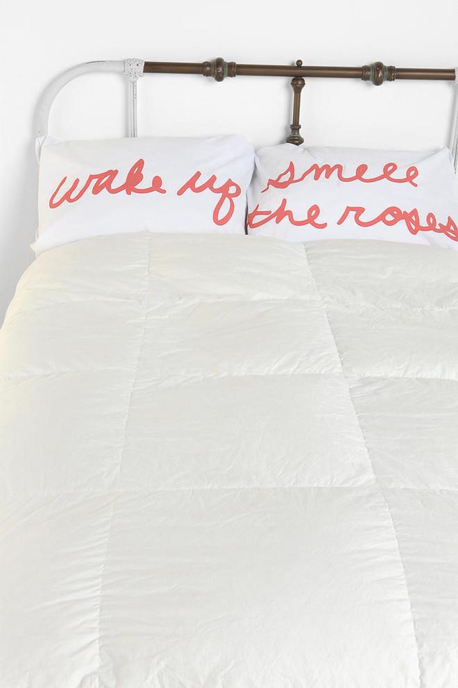  Smell the Roses Pillowcase Set - 19 Amazing Valentine's Day Home Decorating Ideas