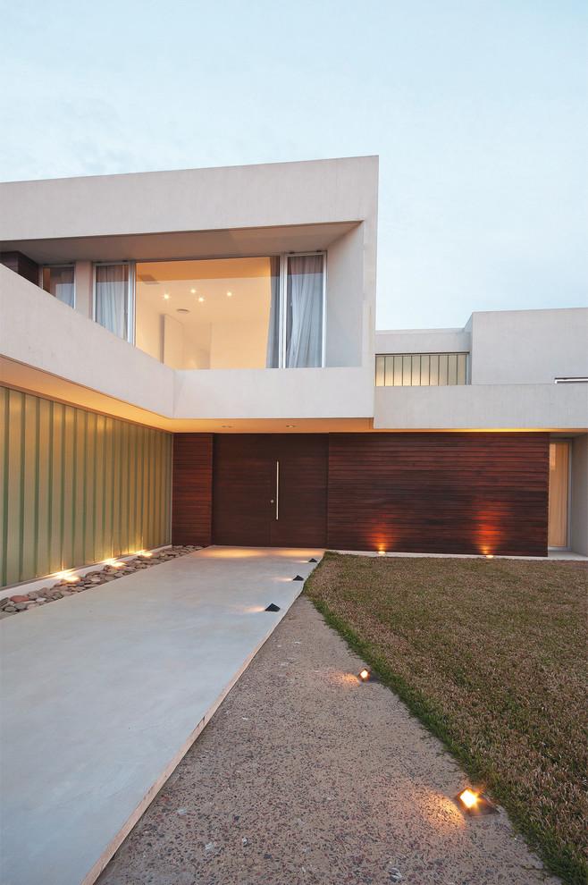 The main entrance cladded with wood - House in Buenos Aires by Alejandro Amoedo