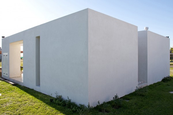 Contemporary minimalist design of a small house-Extermely tiny modern home by VismaraCorsi Arquitectos