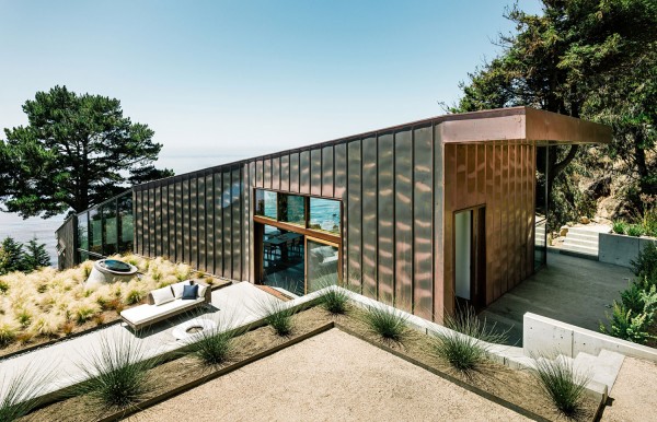 Very modern glass facade-Spectacular Contemporary Glazed Lakeside Home in California