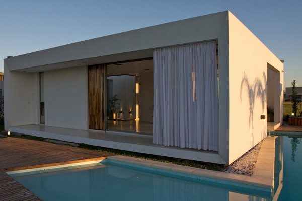  Small  Minimalist House Architecture  by VismaraCorsi 