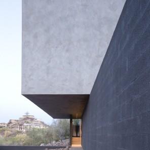 Minimalist Interior and Exterior of a House in Arizona