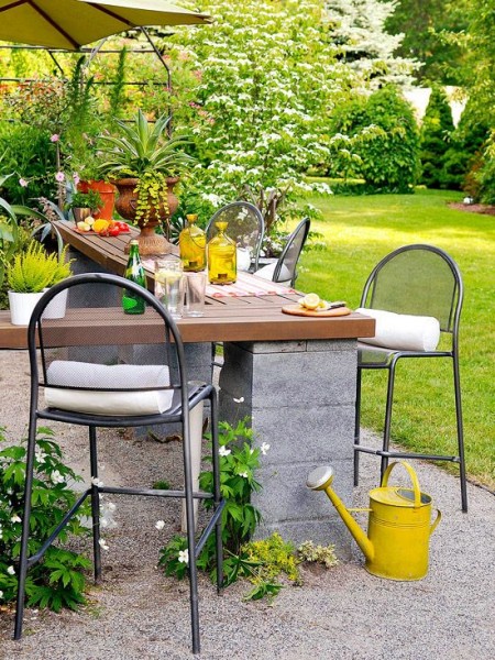 outdoor-dinning-area-in-fresh-green-colors- 20 Ideas and Examples of Well-Arranged Outdoor Areas