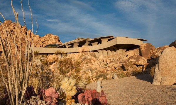 A house located in the desert-Organic Desert Residence - Architecture and Interior Design