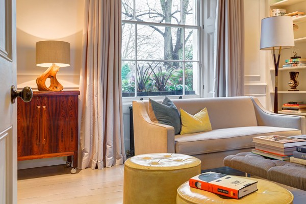 A private corner with small library+ Modern, elegant and sophisticated house in London