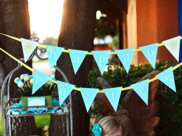 Blue Easter Paper Banner – home decorating ideas for funny and joyful atmosphere