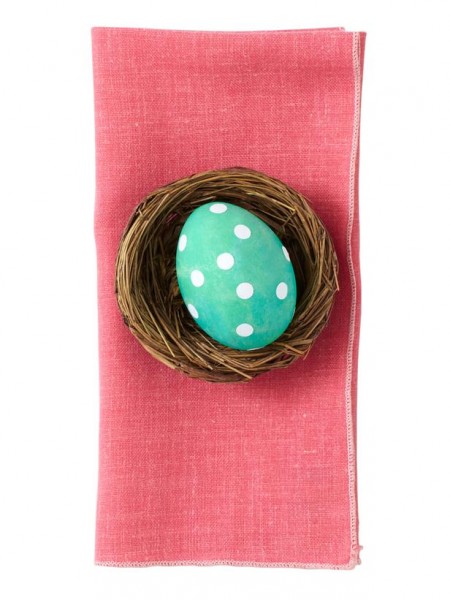 Blue Easter egg with white dots – home decorating ideas for funny and joyful atmosphere