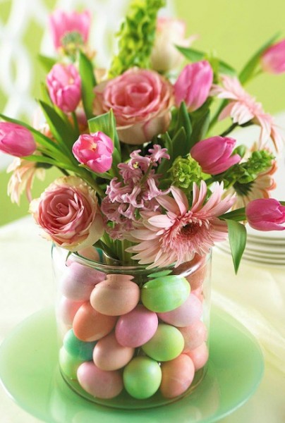 Easter centerpiece - egg vase-Creative collection of Holiday home decorating ideas