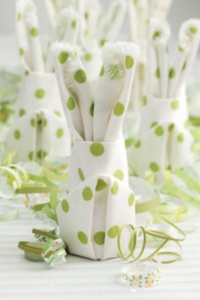 Fabulous Easter arrangement in green dotted pattern-home decorations with impressive holiday ideas