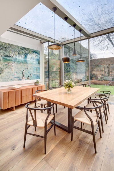 Glazed dining room interior with beautiful views+ Modern, elegant and sophisticated house in London