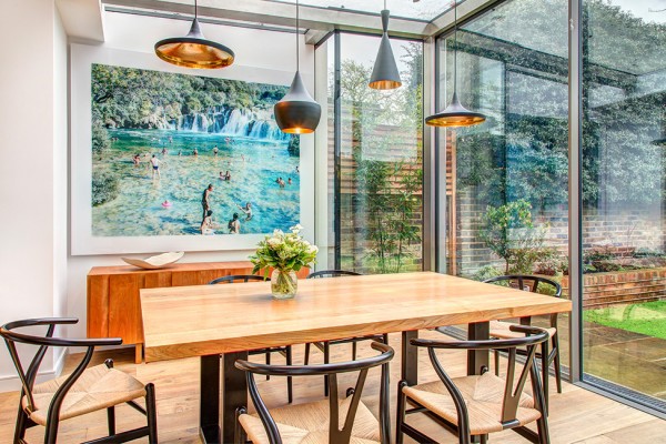 The dining room interior design with contemporary light fixtures+ Modern, elegant and sophisticated house in London