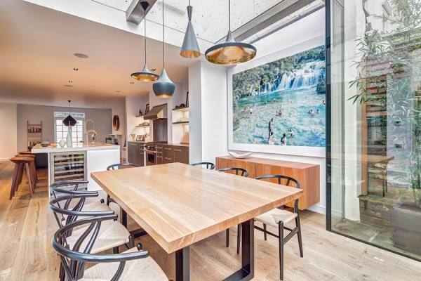 The transition between the open plan dining room and kitchen+ Modern, elegant and sophisticated house in London