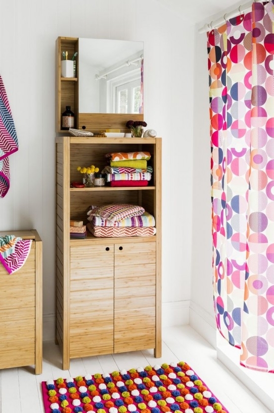 Bathroom decorating with small flowers in sweet yellow colors