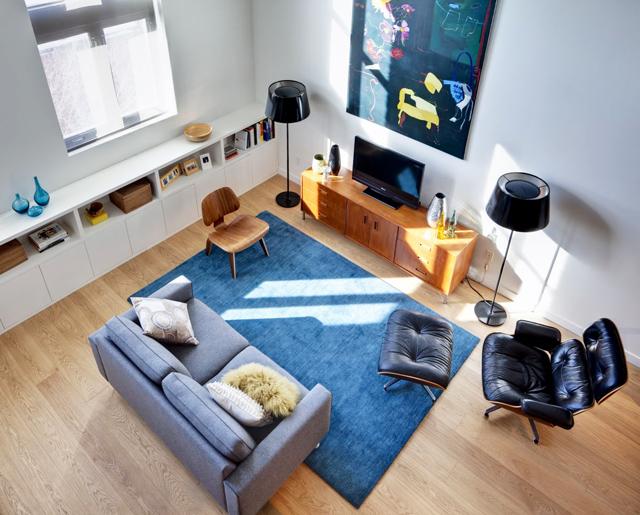 Blue carpet and luxury furniture– for amazing living room interior design 