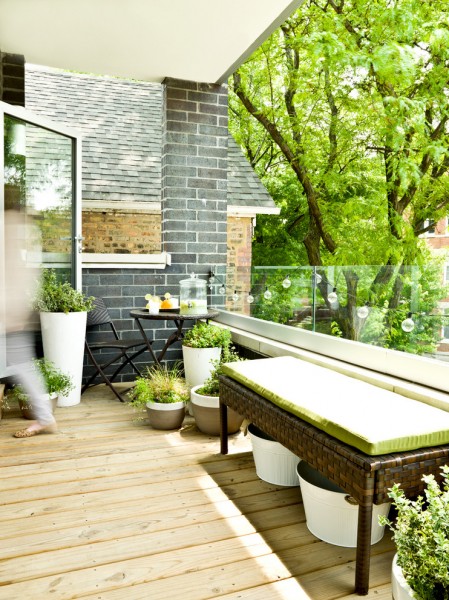 Low-in-height flowers on a wooden deck balcony-Splendid mini home garden