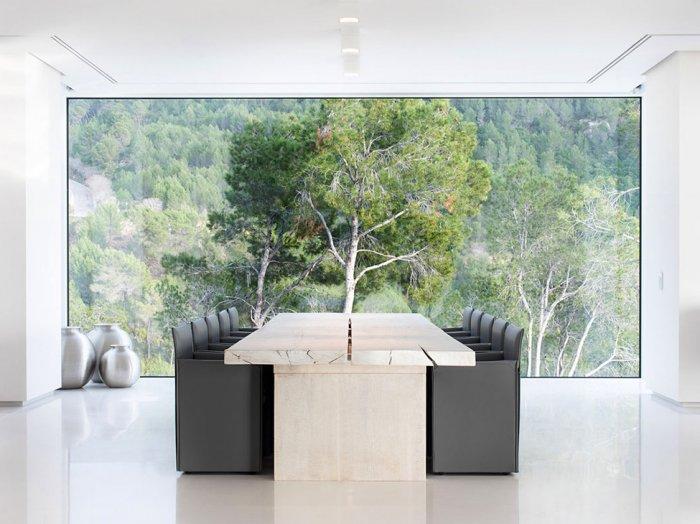 Minimalist dining room with beautful glazed wall