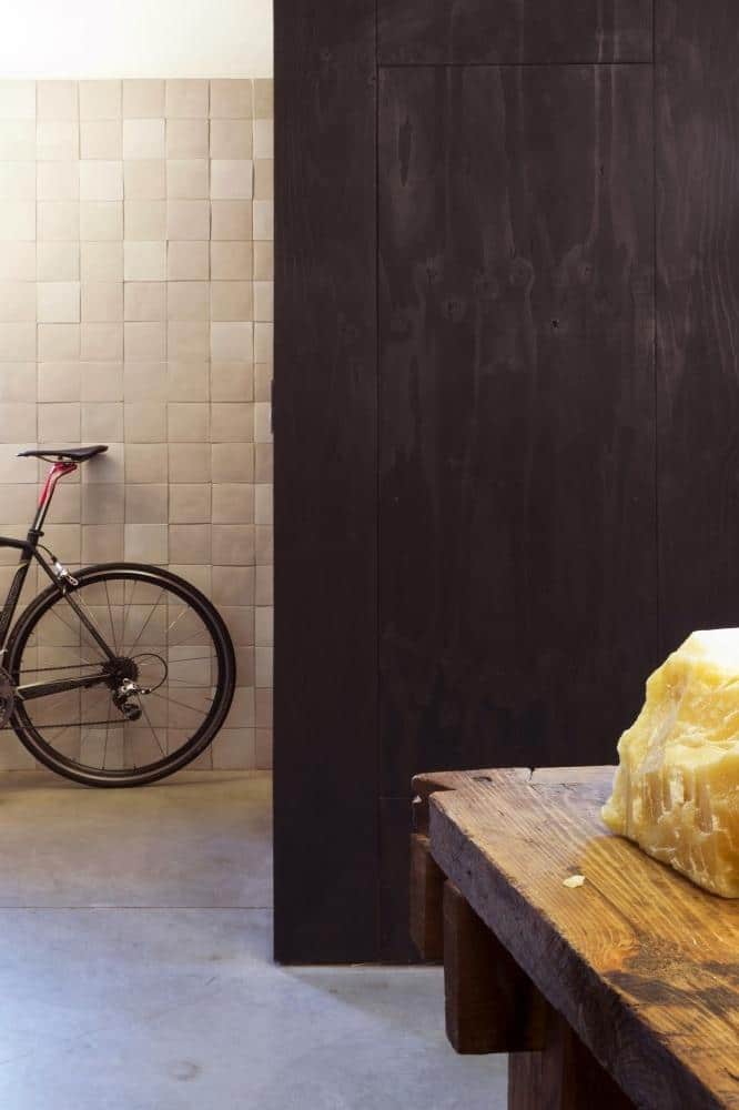 Minimalist house - a bike inside the amazing interior