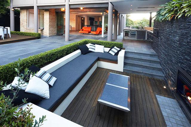 Open plan house expanding towards the outdoor areas- Living Concepts in a Contemporary Home