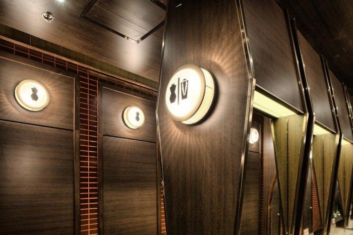 Restaurant architecture - the guiding lights to the toilets