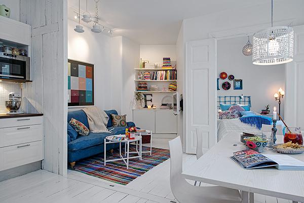 Shabby chic living room in white- Scandinavian Shabby Chic Apartment Interior in Gothenburg