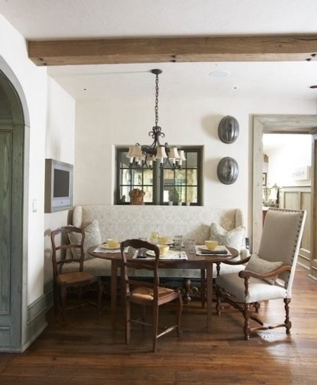 Shabby_chic_dining_room_with_rustic_barn_beams