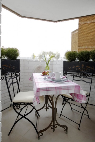 Stylish small balcony and chrubs-Splendid mini home garden