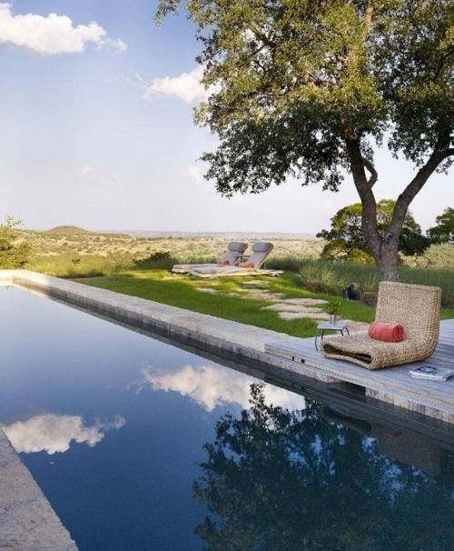 Summer villa - outdoor pool with views to the surrounding nature