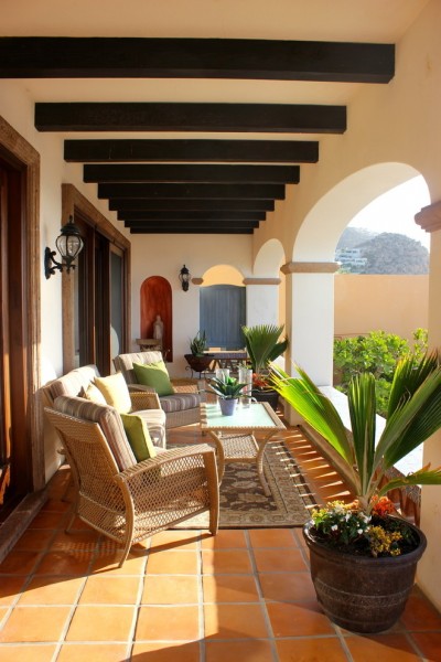Sunny stylish balcony with natural flowers-Splendid mini home garden