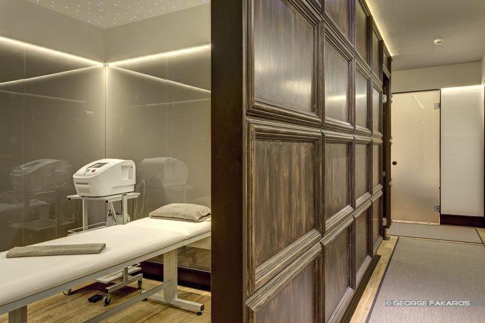 room-for-beauty-procedures-inside-minimalist-beauty-center