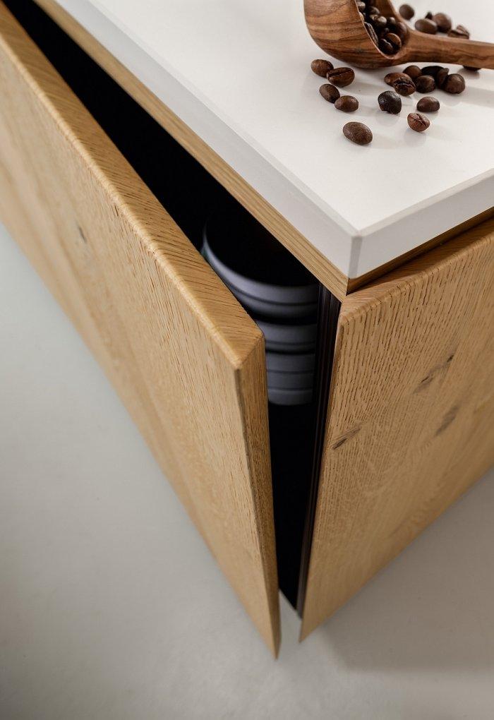 Details from the wooden door of drawers at the kitchen island