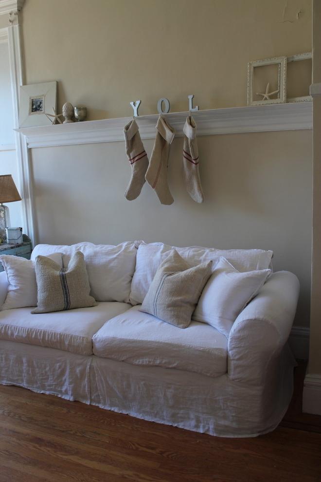 Farmhouse chic decorations in the living room of a family home