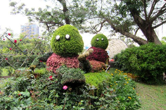 Garden art sculpture - funny creatures walking