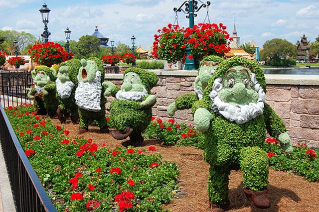 Garden art sculpture - smurfs singing a song among the flowers